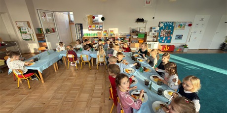 Powiększ grafikę: wigilie-grupowe-w-bursztynowym-domku-667445.jpg