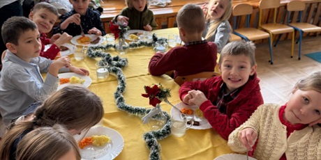 Powiększ grafikę: wigilie-grupowe-w-bursztynowym-domku-667446.jpg