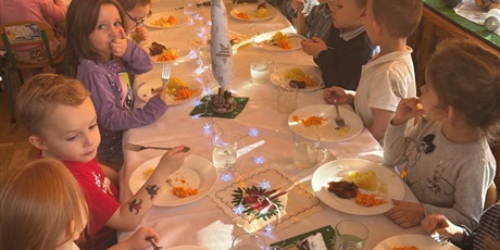 Powiększ grafikę: wigilie-grupowe-w-bursztynowym-domku-667463.jpg