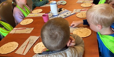 Powiększ grafikę: wycieczka-autokarowa-do-gospodarstwa-u-rychertow-gr-i-rybki-iii-gdanskie-lwiatka-vi-koniki-morskie-viii-muszelki-696318.jpg
