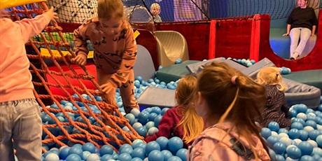 Powiększ grafikę: wycieczka-do-europejskiego-centrum-solidarnosci-na-warsztaty-dzien-w-stoczni-gr-vi-koniki-morskie-644805.jpg