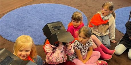 Powiększ grafikę: wycieczka-do-europejskiego-centrum-solidarnosci-na-warsztaty-dzien-w-stoczni-gr-vii-bursztynki-644818.jpg