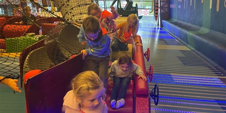 Powiększ grafikę: wycieczka-do-europejskiego-centrum-solidarnosci-na-warsztaty-dzien-w-stoczni-gr-vii-bursztynki-644830.jpg