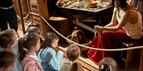 Powiększ grafikę: wycieczka-do-muzeum-blekitny-baranek-gr-vi-delfinki-615226.jpg