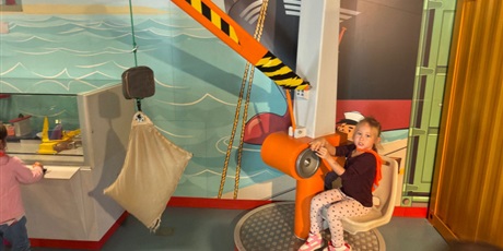 Powiększ grafikę: wycieczka-do-okm-co-plywa-co-tonie-gr-v-marynarze-649164.jpg