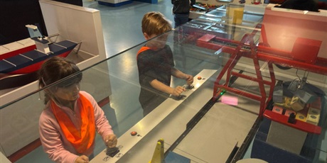 Powiększ grafikę: wycieczka-do-okm-co-plywa-co-tonie-gr-v-marynarze-649166.jpg