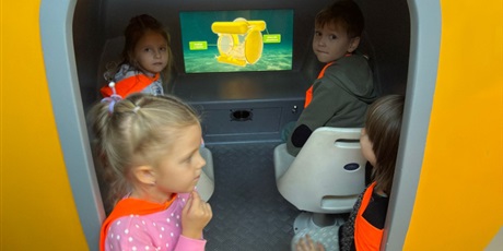 Powiększ grafikę: wycieczka-do-okm-co-plywa-co-tonie-gr-v-marynarze-649171.jpg