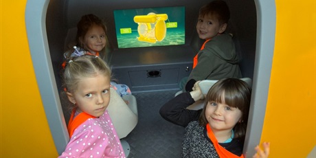 Powiększ grafikę: wycieczka-do-okm-co-plywa-co-tonie-gr-v-marynarze-649172.jpg