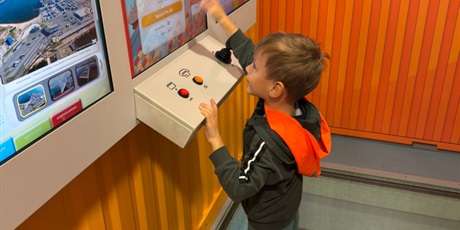 Powiększ grafikę: wycieczka-do-okm-co-plywa-co-tonie-gr-v-marynarze-649173.jpg