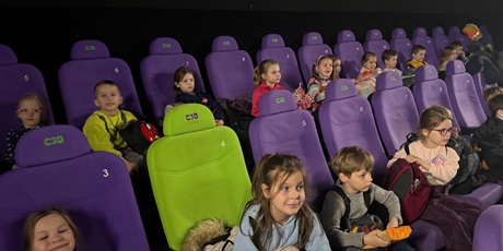 Powiększ grafikę: wyjscie-do-kina-na-seans-orzelek-iggy-grupa-vi-koniki-morskie-672956.jpg