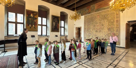 Powiększ grafikę: wyjscie-do-ratusza-warsztaty-mala-historia-zabytku-gr-v-marynarze-687807.jpg