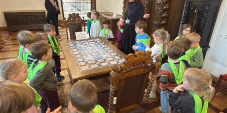 Powiększ grafikę: wyjscie-do-ratusza-warsztaty-mala-historia-zabytku-gr-v-marynarze-687814.jpg