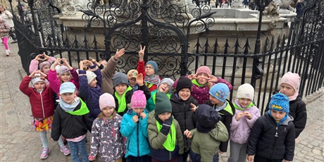 Powiększ grafikę: wyjscie-do-ratusza-warsztaty-mala-historia-zabytku-gr-v-marynarze-687818.jpg