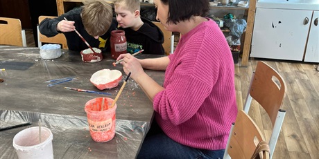 Powiększ grafikę: wyjscie-do-sztukarium-gr-vii-bursztynki-680527.jpg