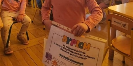 Powiększ grafikę: wyniki-przedszkolnego-konkursu-plastyczno-technmicznego-geometryczne-cudaki-679038.jpg