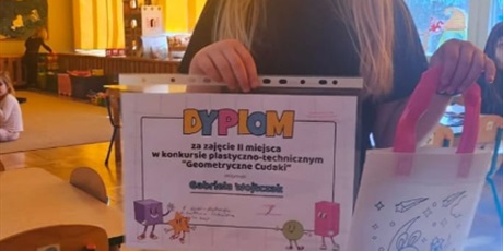 Powiększ grafikę: wyniki-przedszkolnego-konkursu-plastyczno-technmicznego-geometryczne-cudaki-679052.jpg