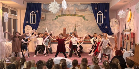 Powiększ grafikę: wystep-grupy-vi-koniki-morskie-na-ii-morenowym-przegladzie-teatrzykow-dzieciecych-w-przedszkolu-nr-74-lesny-zakatek-676312.jpg