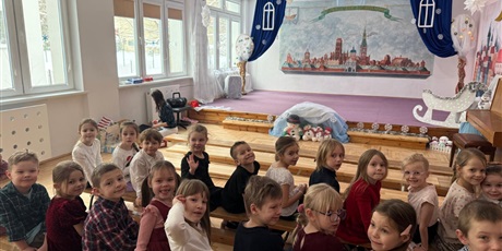 Powiększ grafikę: wystep-grupy-vi-koniki-morskie-na-ii-morenowym-przegladzie-teatrzykow-dzieciecych-w-przedszkolu-nr-74-lesny-zakatek-676317.jpg