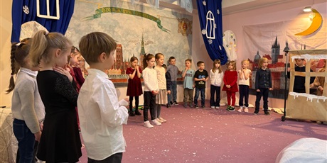 Powiększ grafikę: wystep-grupy-vi-koniki-morskie-na-ii-morenowym-przegladzie-teatrzykow-dzieciecych-w-przedszkolu-nr-74-lesny-zakatek-676319.jpg