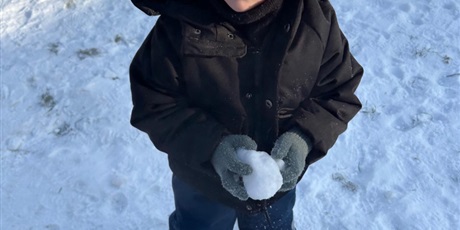 Powiększ grafikę: zabawy-na-sniegu-669443.jpg