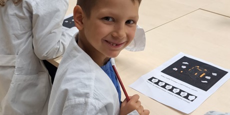 Powiększ grafikę: zajecia-edukacyjne-w-muzeum-bursztynu-gr-vi-delfinki-625318.jpg