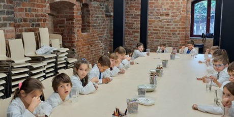 Powiększ grafikę: zajecia-edukacyjne-w-muzeum-bursztynu-gr-vi-delfinki-625320.jpg