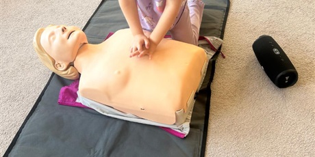 Powiększ grafikę: zajecia-z-pierwszej-pomocy-gr-iii-gdanskie-lwiatka-i-gr-iv-foczki-684560.jpg