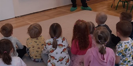 Zajęcia z Tatą Anthonego z grupy III - „Gdańskie Lwiątka”. Zapoznanie dzieci z kulturą Kolumbii i językiem hiszpańskim.