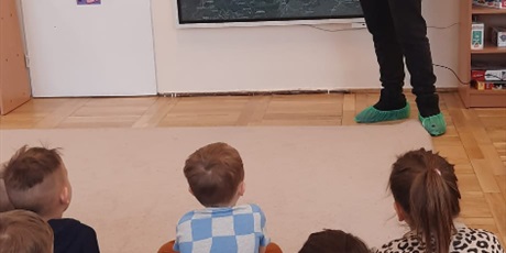 Powiększ grafikę: zajecia-z-tata-anthonego-z-grupy-iii-gdanskie-lwiatka-zapoznanie-dzieci-z-kultura-kolumbii-i-jezykiem-hiszpanskim-674440.jpg