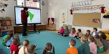 Zajęcia z Tatą Wiktorii z grupy VI - „Koniki morskie”. Zapoznanie dzieci z kulturą Kolumbii i językiem hiszpańskim.