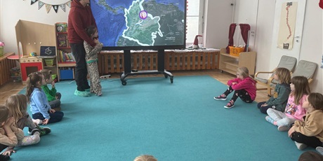 Powiększ grafikę: zajecia-z-tata-wiktorii-z-grupy-vi-koniki-morskie-zapoznanie-dzieci-z-kultura-kolumbii-i-jezykiem-hiszpanskim-674448.jpg