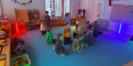 Powiększ grafikę: zajecia-z-tata-wiktorii-z-grupy-vi-koniki-morskie-zapoznanie-dzieci-z-kultura-kolumbii-i-jezykiem-hiszpanskim-674449.jpg