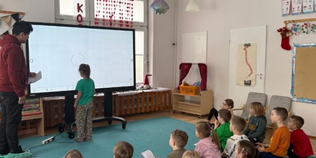 Powiększ grafikę: zajecia-z-tata-wiktorii-z-grupy-vi-koniki-morskie-zapoznanie-dzieci-z-kultura-kolumbii-i-jezykiem-hiszpanskim-674453.jpg